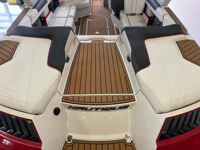 Slide: The Image of Nautique Super Air Nautique G23 2018 - 10