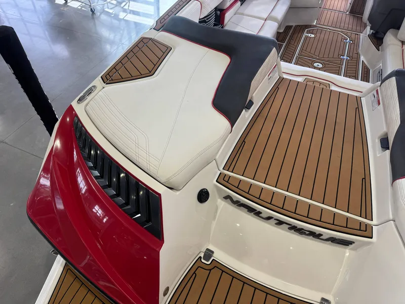 Slide: The Image of Nautique Super Air Nautique G23 2018 - 12