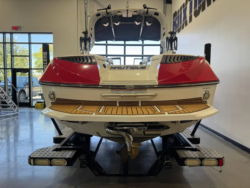 Slide: The Image of Nautique Super Air Nautique G23 2018 - 6