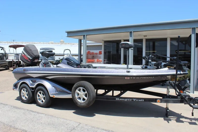 The Image of 2017 Ranger Z519 boat on trailer outside dealership, featuring Mercury engine. - 1