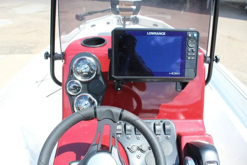 Slide: The Image of Dashboard of 2025 Excel 220 Bay Pro Elite boat with Lowrance HDS9 display. - 18