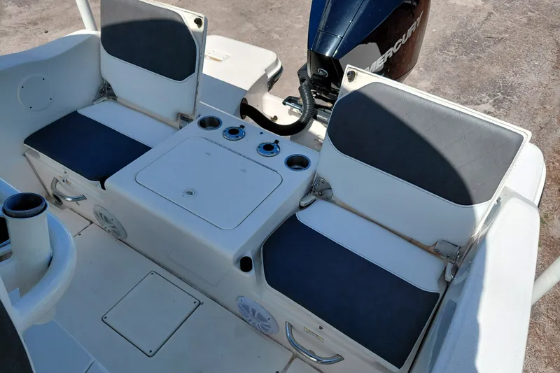 Slide: The Image of 2020 Bayliner Trophy T20CC boat seating area with storage and cup holders. - 24