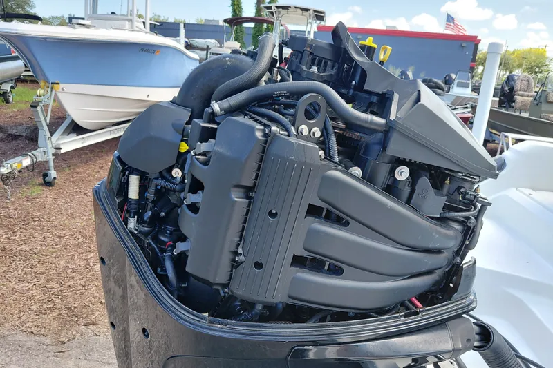 Slide: The Image of Outboard motor of a 2020 Bayliner Trophy T20CC boat, detailed view. - 39