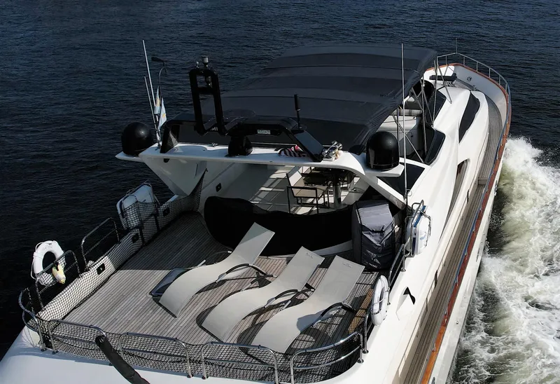Slide: The Image of Azimut 85 Ultimate 1999 - 93