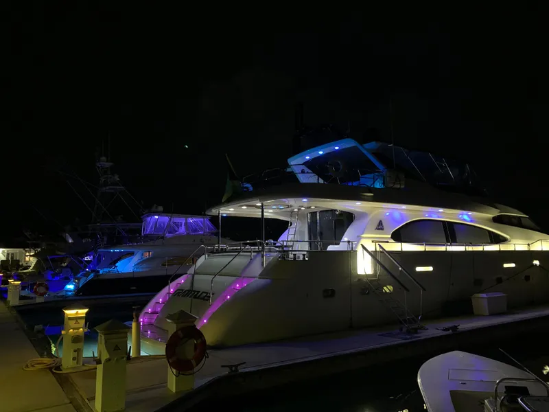 Slide: The Image of Azimut 85 Ultimate 1999 - 97