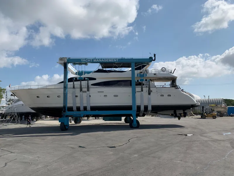 Slide: The Image of Azimut 85 Ultimate 1999 - 90