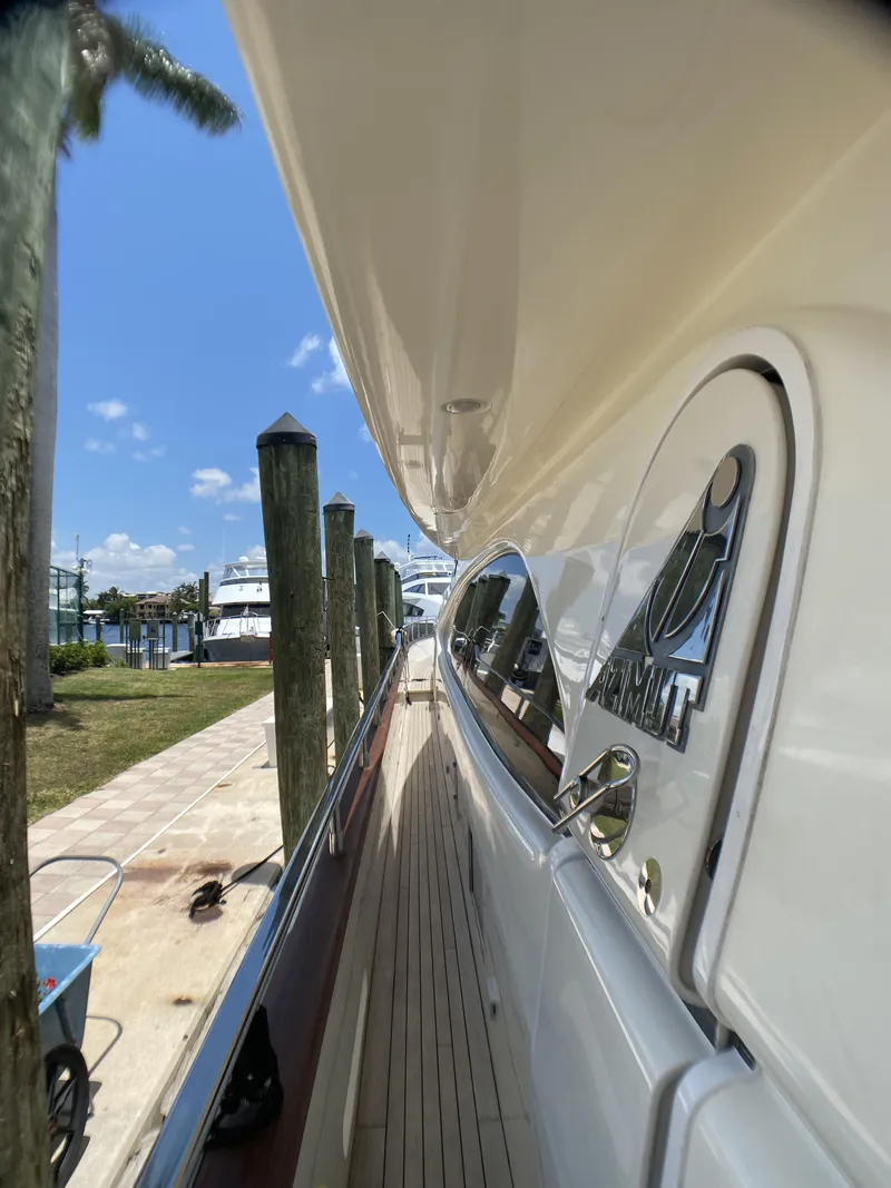 Slide: The Image of Azimut 85 Ultimate 1999 - 78