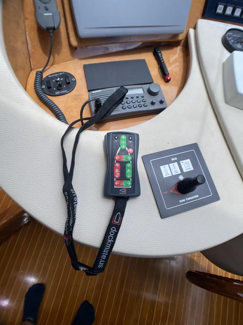 Slide: The Image of Control panel of a 1999 Azimut 85 Ultimate yacht with navigation equipment. - 31