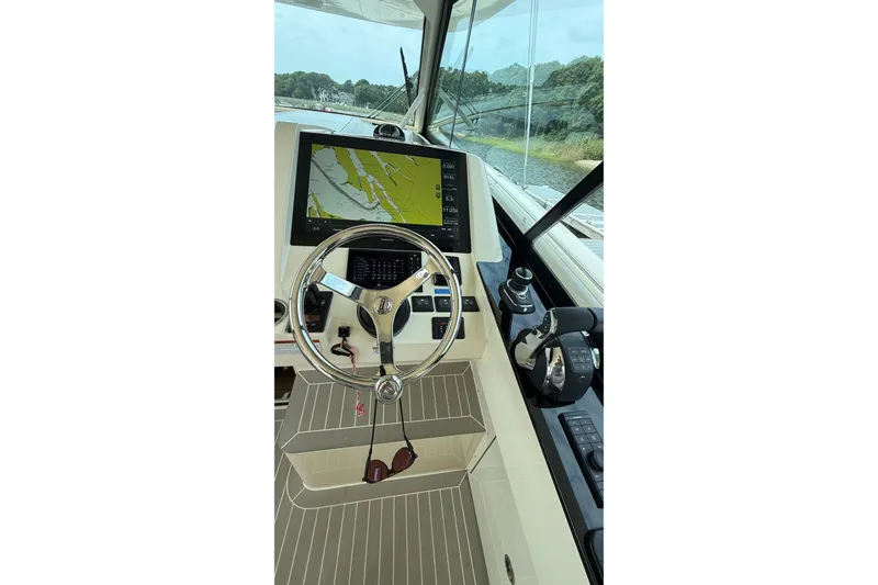 Slide: The Image of Helm of 2021 Scout 530 LXF boat with navigation display and controls. - 26
