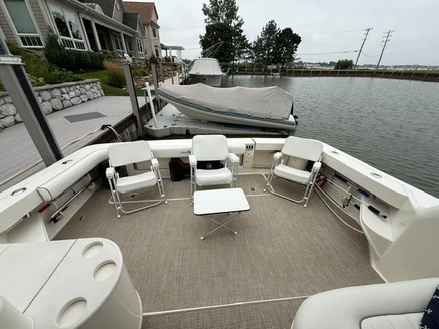 Slide: The Image of Sea Ray 370 Express Cruiser 1999 - 4