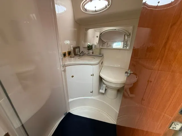 Slide: The Image of Sea Ray 370 Express Cruiser 1999 - 14
