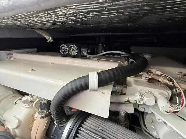 Slide: The Image of Sea Ray 370 Express Cruiser 1999 - 18