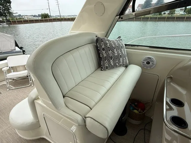 Slide: The Image of Sea Ray 370 Express Cruiser 1999 - 6