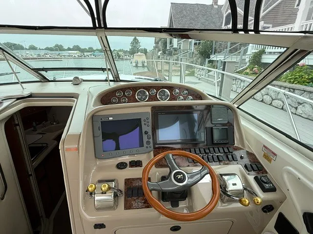 Slide: The Image of Sea Ray 370 Express Cruiser 1999 - 16