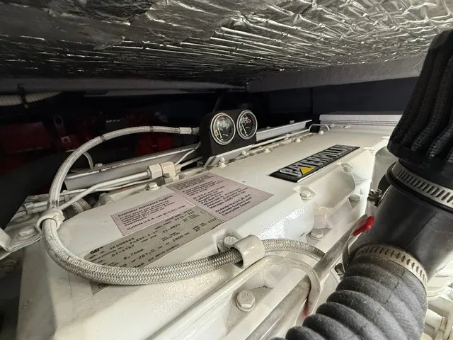 Slide: The Image of Sea Ray 370 Express Cruiser 1999 - 19