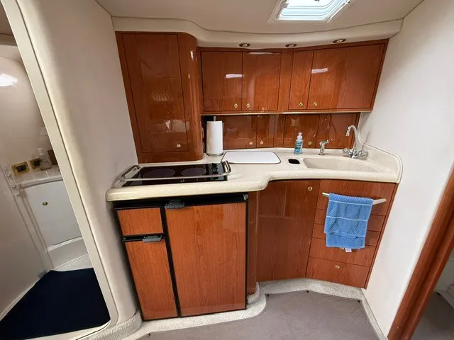 Slide: The Image of Sea Ray 370 Express Cruiser 1999 - 12