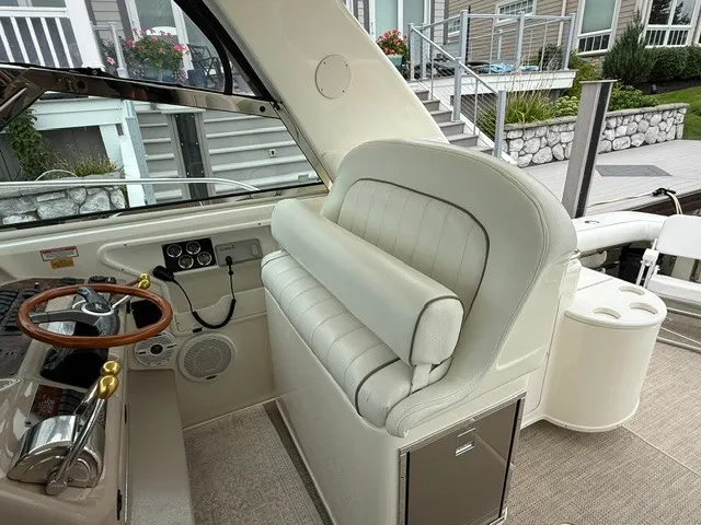 Slide: The Image of Sea Ray 370 Express Cruiser 1999 - 7