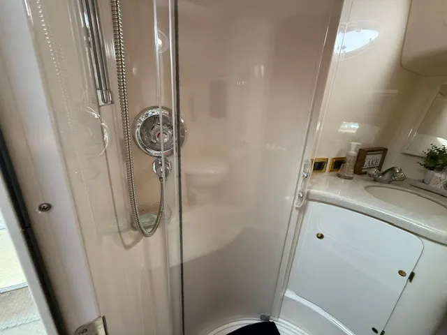 Slide: The Image of Sea Ray 370 Express Cruiser 1999 - 15
