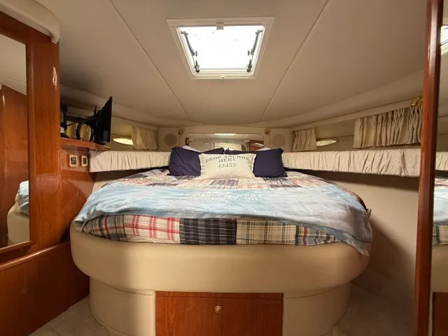 Slide: The Image of Sea Ray 370 Express Cruiser 1999 - 11