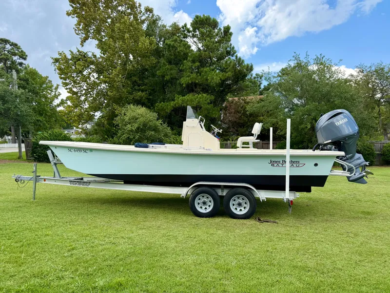 Slide: The Image of Jones Brothers 23 Bateau 2024 - 1