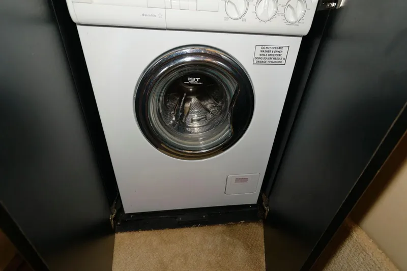 Slide: The Image of Washing machine in 2001 Sea Ray 450 Express Bridge yacht. - 23