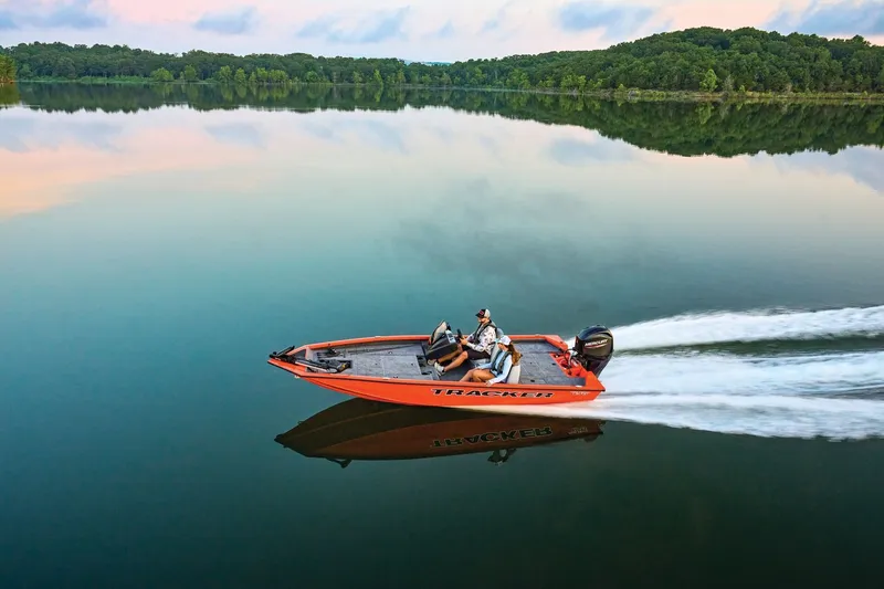 Slide: The Image of Tracker Pro Team 175 2027 - 28