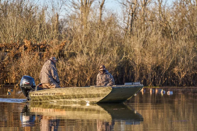 Slide: The Image of Tracker Grizzly 1553 Timber 2027 - 22