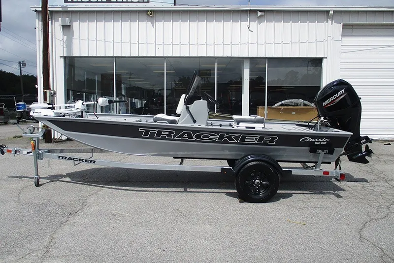 The Image of Tracker Bass Tracker Classic CC 2027 - 1