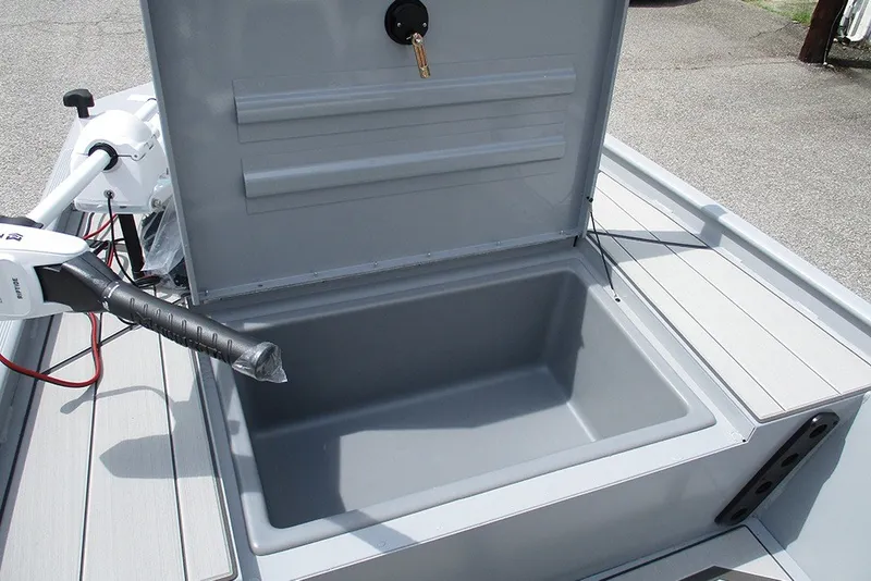 Slide: The Image of Tracker Bass Tracker Classic CC 2027 - 14