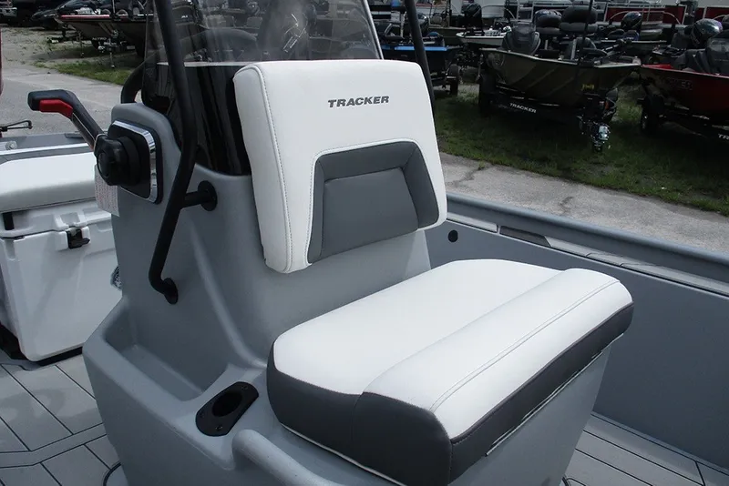 Slide: The Image of Tracker Bass Tracker Classic CC 2027 - 16