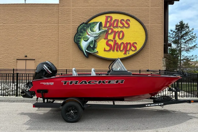 The Image of 2027 Tracker Pro Guide V-175 Combo boat outside Bass Pro Shops. - 0