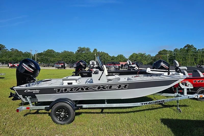 The Image of Tracker Bass Tracker Classic CC 2027 - 1