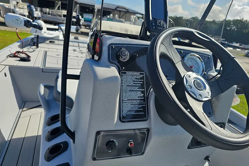 Slide: The Image of Tracker Bass Tracker Classic CC 2027 - 17