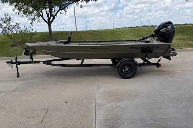 The Image of 2027 Tracker Grizzly 1654 T Sportsman boat on trailer, parked outdoors. - 0
