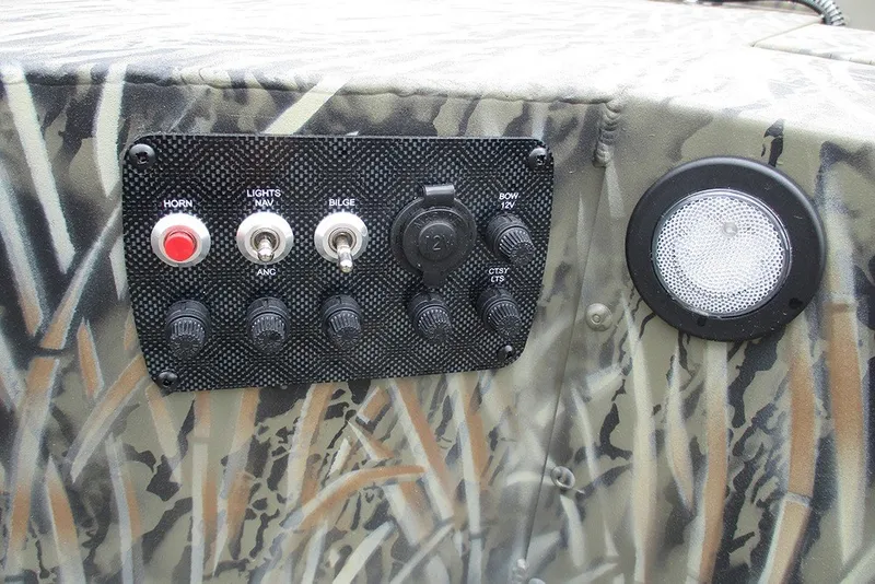 Slide: The Image of Tracker Grizzly 1654 T Sportsman 2027 - 22