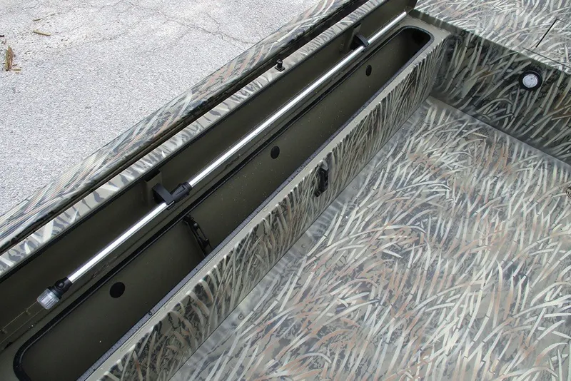 Slide: The Image of Tracker Grizzly 1654 T Sportsman 2027 - 19