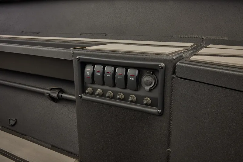 Slide: The Image of Tracker Grizzly 1756 T Marsh 2027 - 51