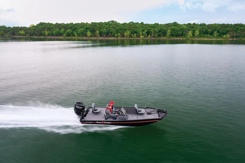 Slide: The Image of Tracker Bass Tracker Classic XL 2027 - 29