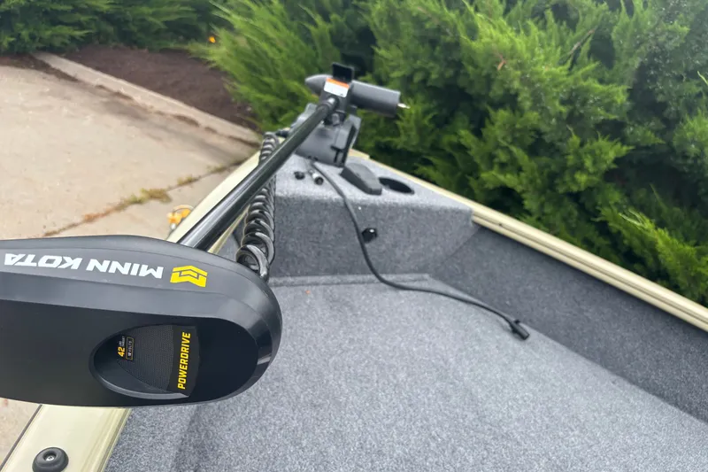 Slide: The Image of Tracker Super Guide V-16 SC 2027 boat with Minn Kota PowerDrive trolling motor. - 15