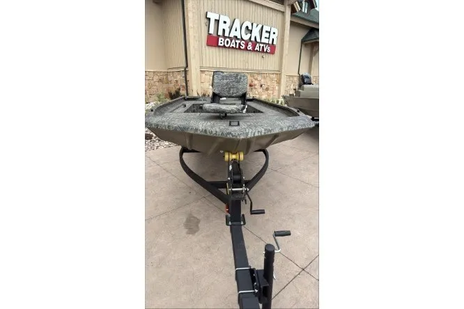 The Image of 2027 Tracker Grizzly 1654 T Sportsman boat displayed at Tracker Boats & ATVs dealership. - 0