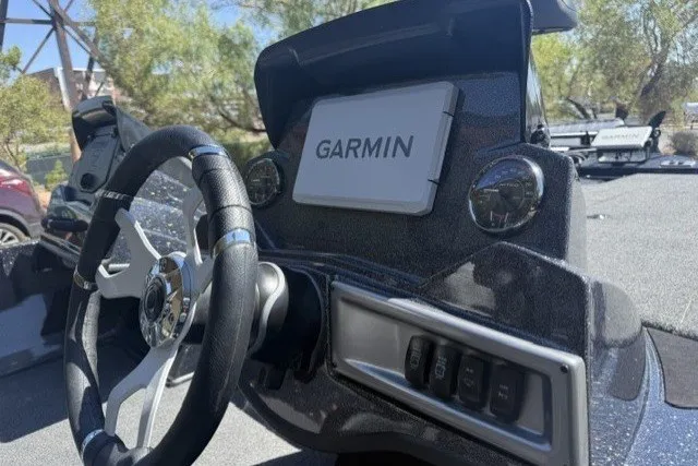 Slide: The Image of Steering console of 2027 Nitro Z18 XL Pro boat with Garmin navigation system. - 6