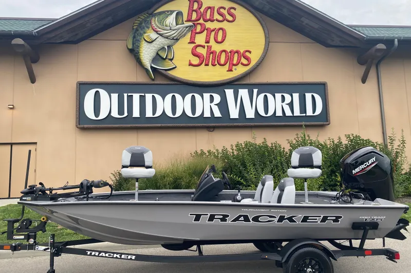 The Image of 2027 Tracker Pro Team 175 boat displayed at Bass Pro Shops Outdoor World. - 0
