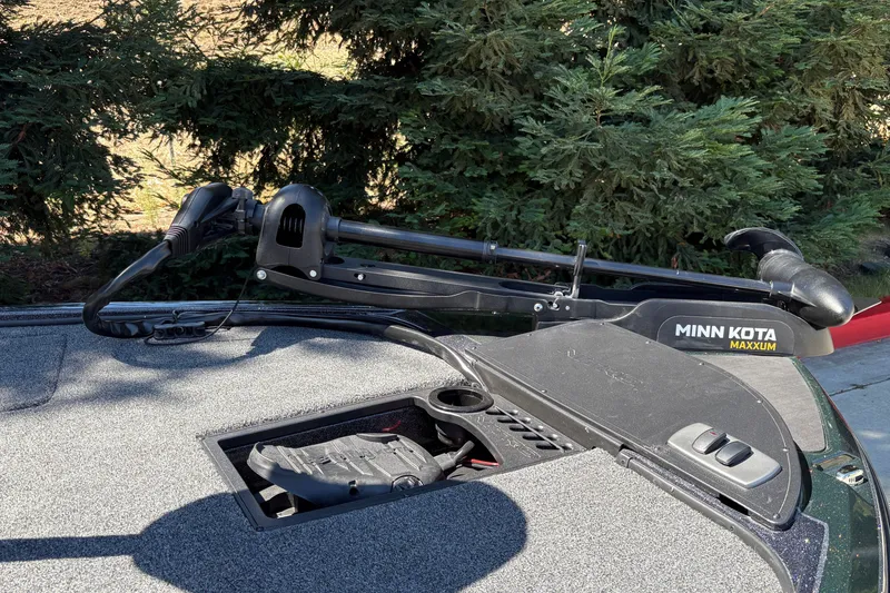 Slide: The Image of Minn Kota Maxxum trolling motor on 2027 Nitro Z18 XL boat deck. - 15