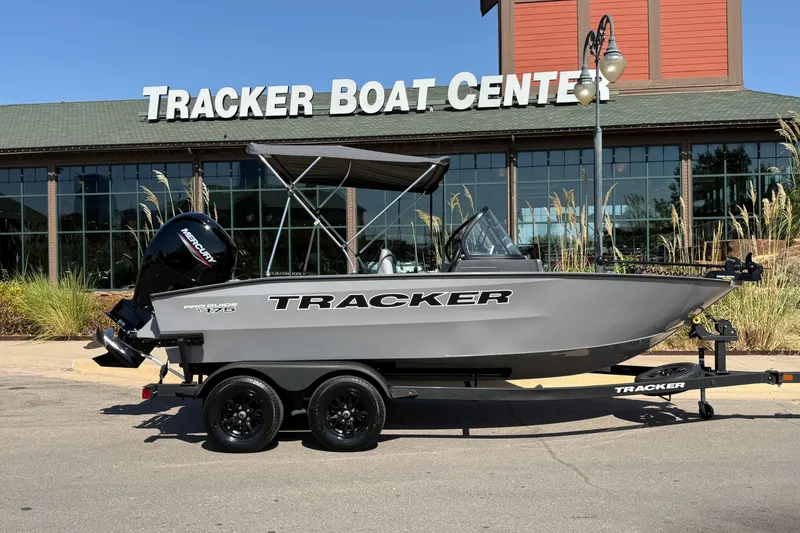 Slide: The Image of 2027 Tracker Pro Guide V-175 Combo boat at Tracker Boat Center. - 13
