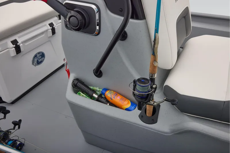 Slide: The Image of Tracker Bass Tracker Classic CC 2027 - 17