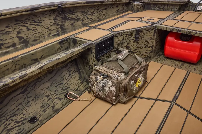 Slide: The Image of Tracker Grizzly 1553 Timber 2027 - 15