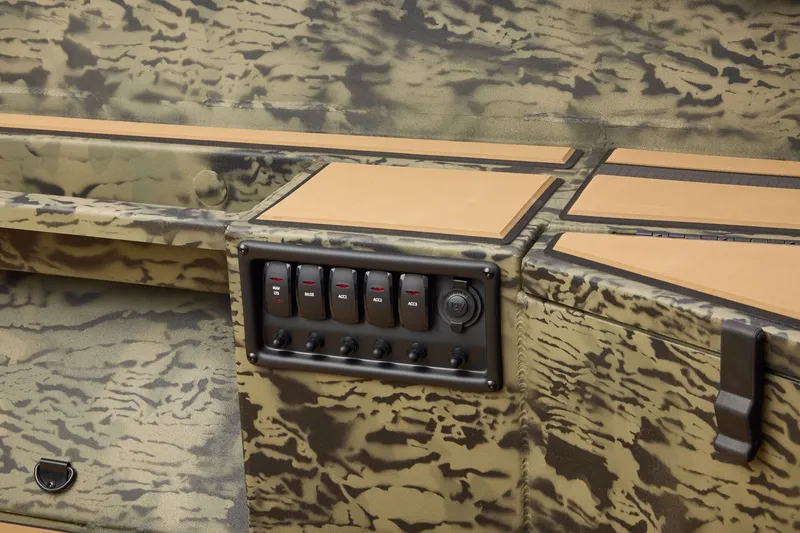 Slide: The Image of Tracker Grizzly 1553 Timber 2027 - 16
