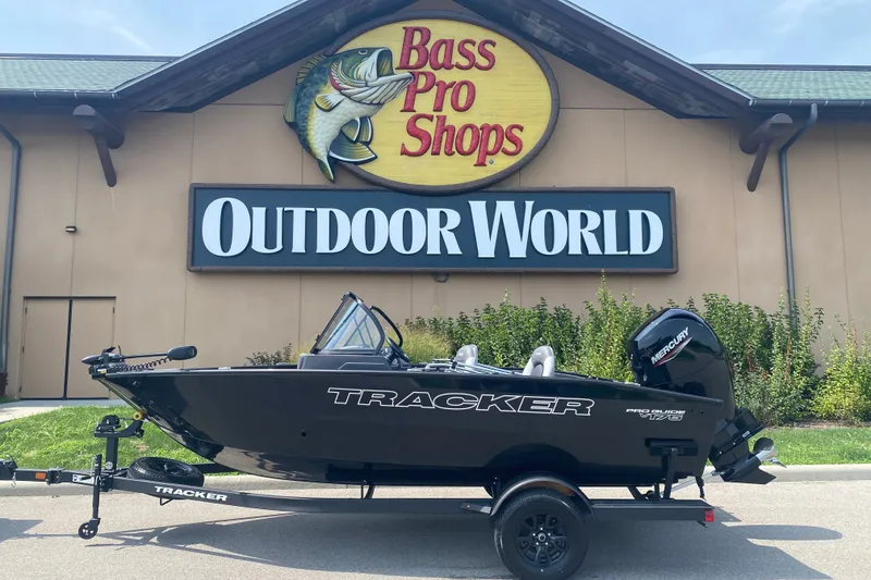 The Image of 2027 Tracker Pro Guide V-175 Combo boat at Bass Pro Shops Outdoor World. - 0