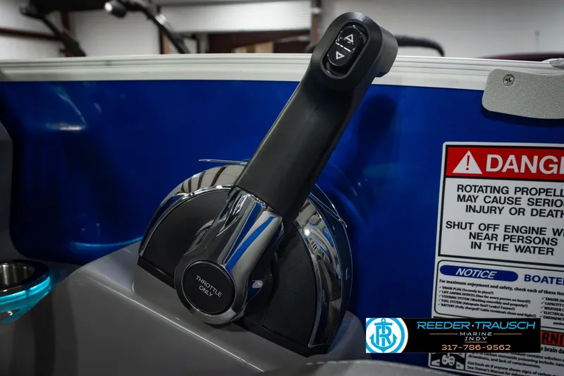 Slide: The Image of Throttle control of 2025 Bennington L 25 Quad Bench Bowrider with safety warning label. - 42