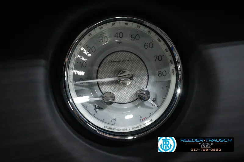 Slide: The Image of Speedometer of 2025 Bennington L 25 Quad Bench Bowrider, displaying mph and km/h. - 40